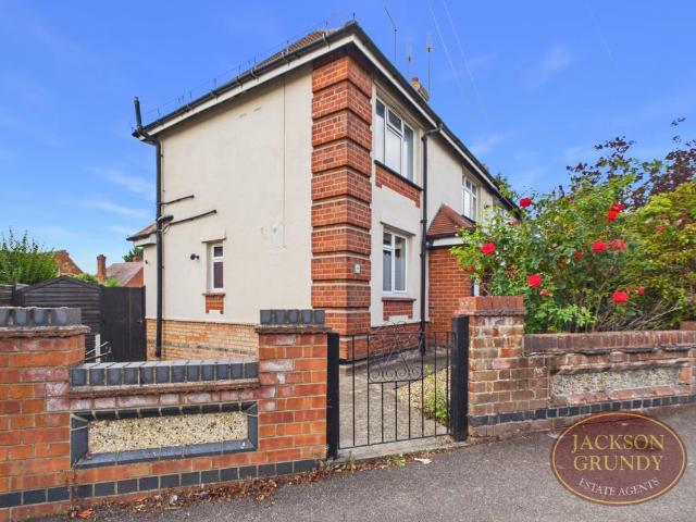 House for sale in Kingsley Park, Northampton