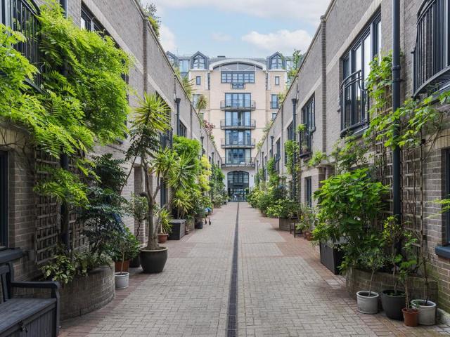 House for sale in Bayswater, Greater London