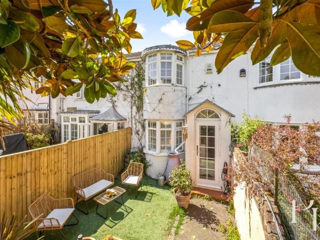 House for sale in Round Hill, Brighton & Hove
