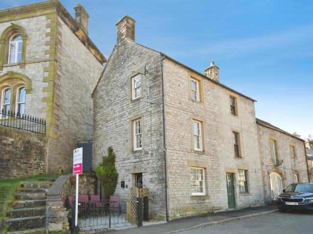 House for sale in Froggatt, East Midlands