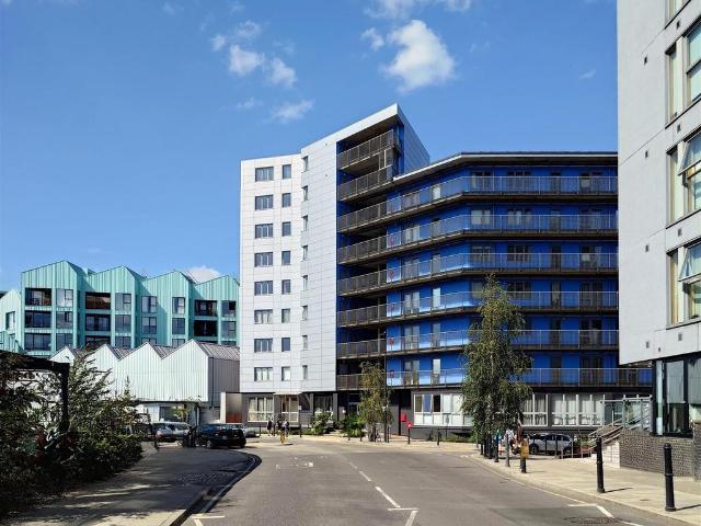 Flat for sale in Old Ford, Greater London