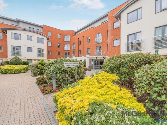 Flat for sale in Ickenham, Greater London