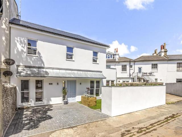 House for sale in Round Hill, Brighton & Hove