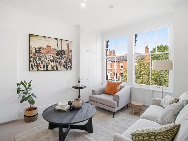 House for sale in Bellenden, Greater London