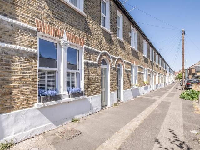 House for sale in East Sheen, Greater London