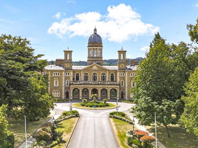 Flat for sale in Friern Barnet, Greater London