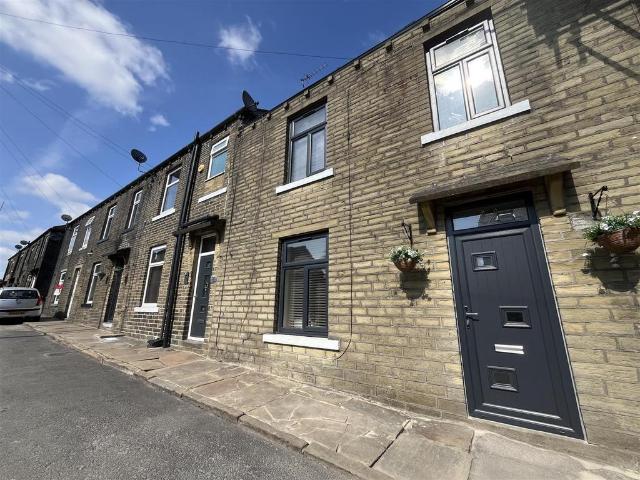 House for sale in Queensbury, West Yorkshire