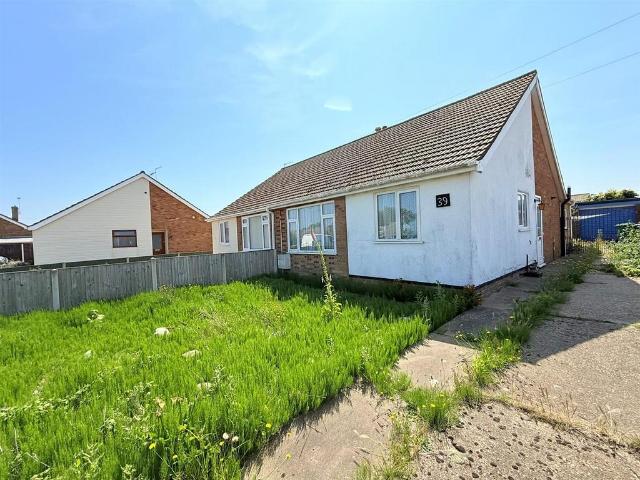 Bungalow for sale in Stokesby, Norfolk