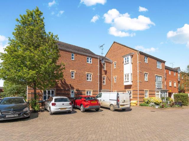 Flat for sale in Evershot, Oxfordshire