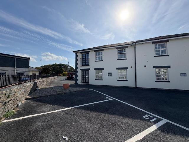 Flat for sale in Porthmadog