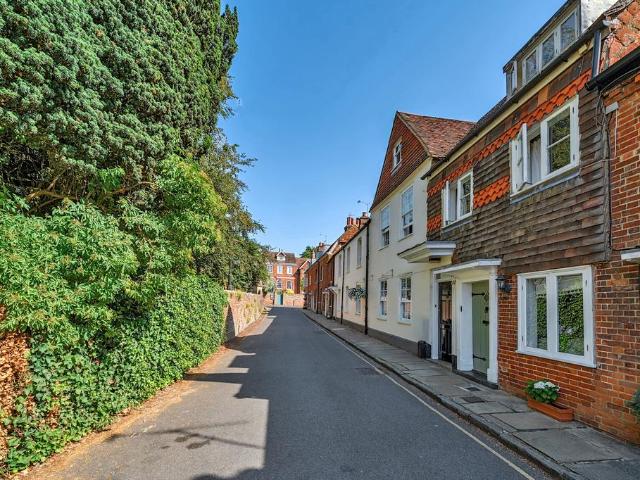 House for sale in Fole, Surrey