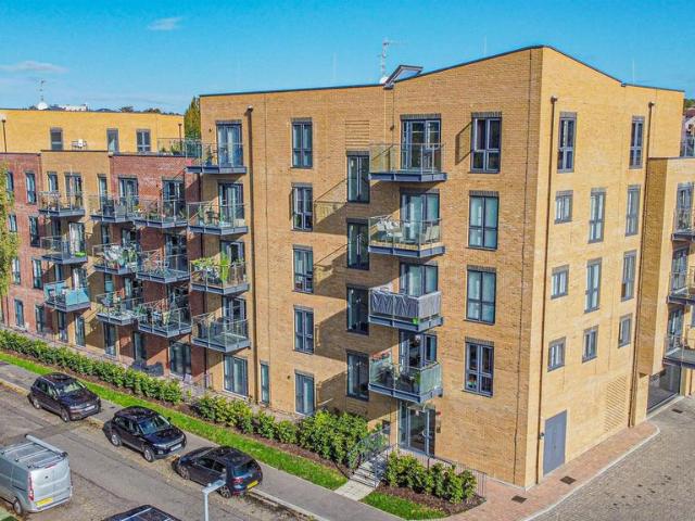 Flat for sale in Pouchen End, Hertfordshire