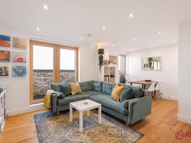 Flat for sale in Clapton, Upper Clapton