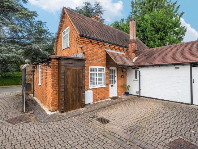 House for sale in Batchworth, Hertfordshire