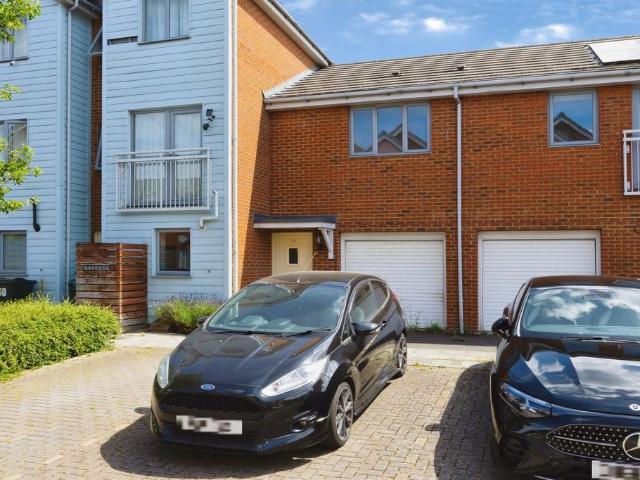 Flat for sale in Willesborough, Bridgefield