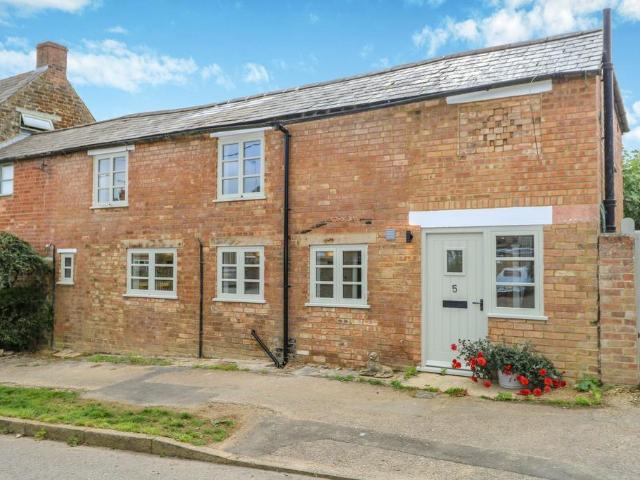 House for sale in Eydon, Northamptonshire