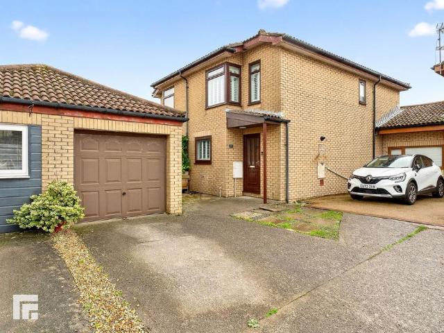 House for sale in The Knap, Barry