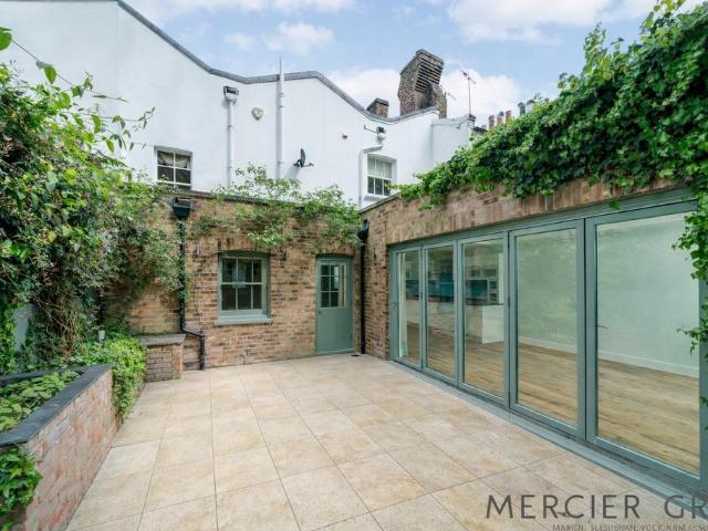 House for sale in Brompton, Greater London