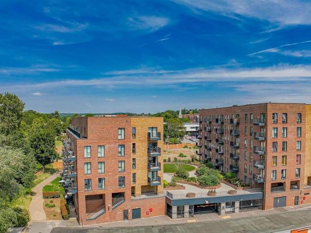 Flat for sale in Pouchen End, Hertfordshire