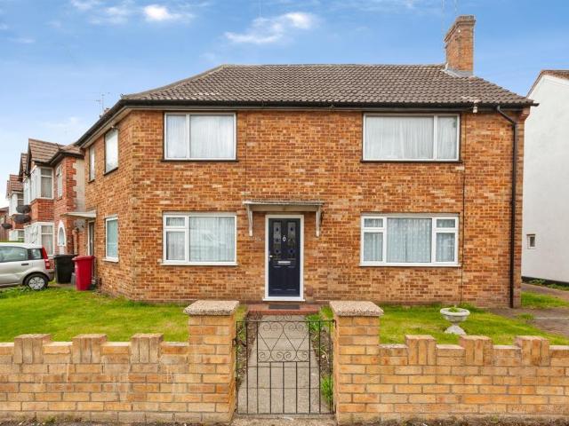 Flat for sale in Slough