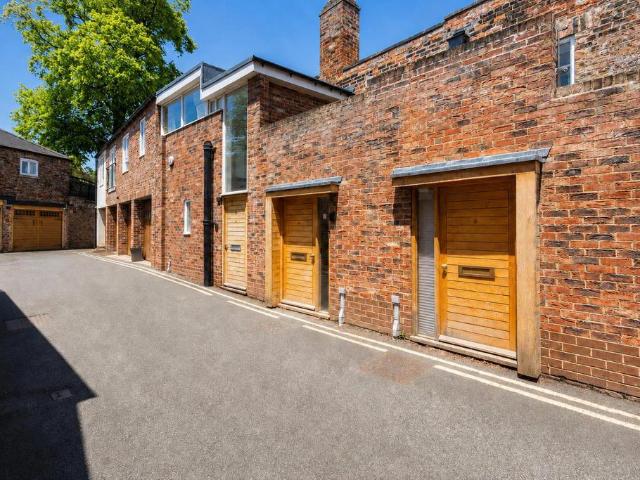 House for sale in High Field, York