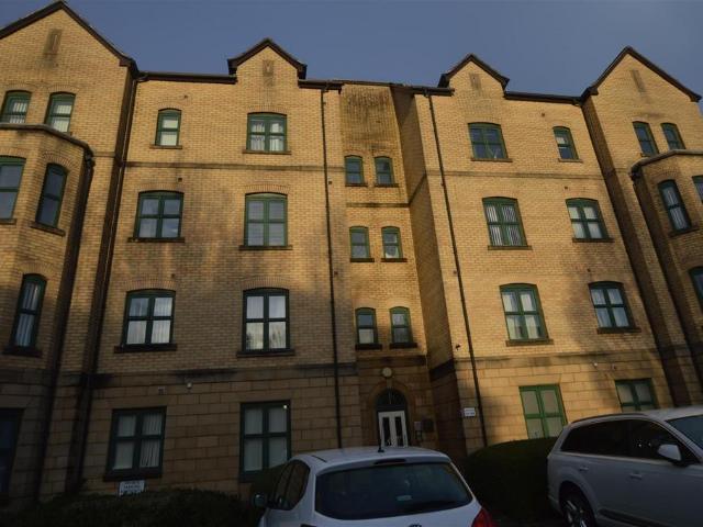 Flat for sale in Georgia, Greater Manchester