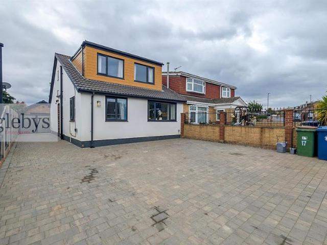 House for sale in Skelton Green