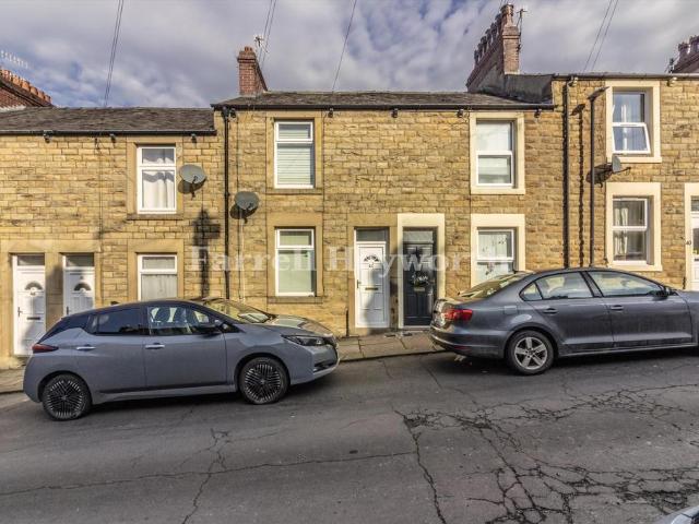 House for sale in Greaves, Bare