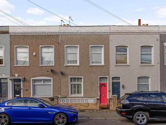 House for sale in London Borough of Lewisham, Lower Sydenham
