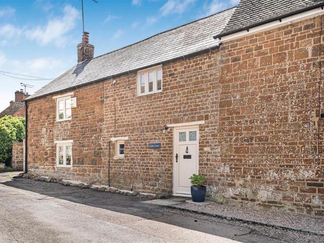 House for sale in Evershot, Oxfordshire