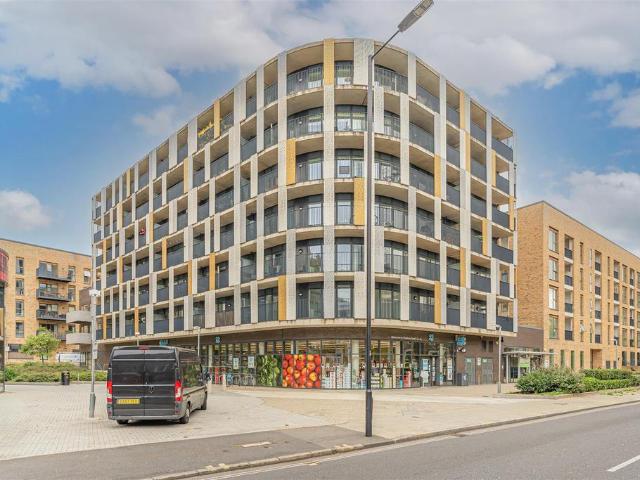House for sale in Shacklewell, Greater London