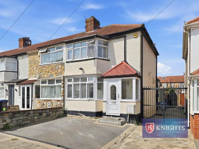 House for sale in Ponders End, Greater London