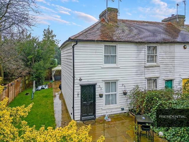House for sale in Chigwell, Epping