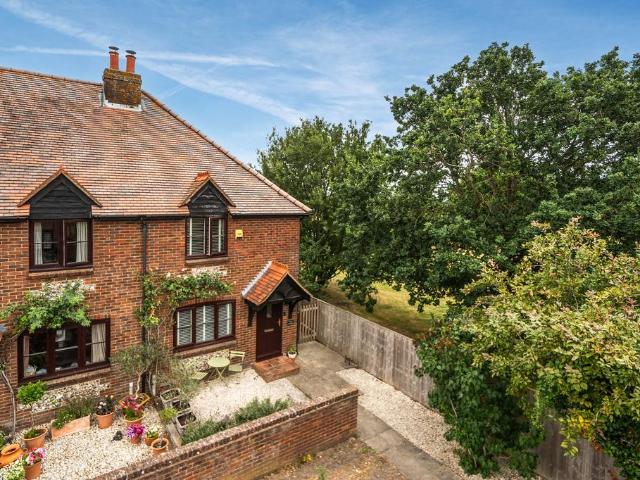 House for sale in Henton, Berrick Salome