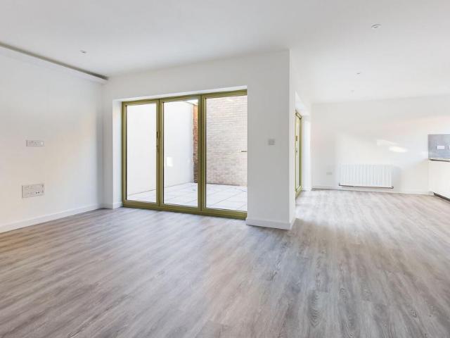 House for sale in Bowes, Greater London