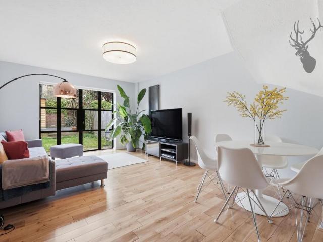 House for sale in Old Ford, Bow