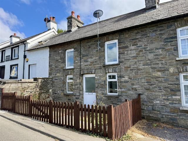 House for sale in Llanybydder, Wales