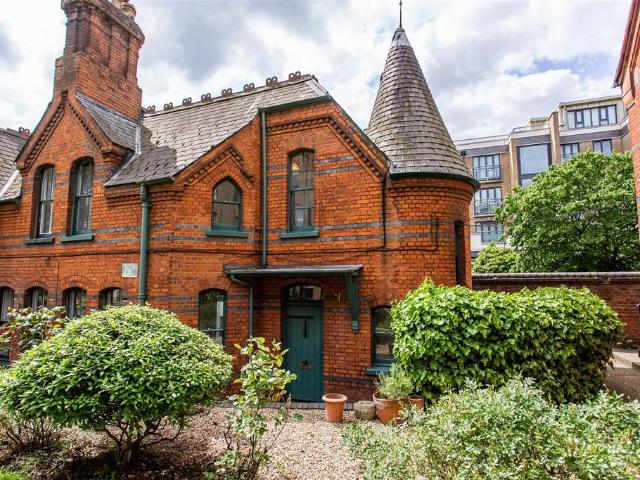 House for sale in Old Ford, Bow