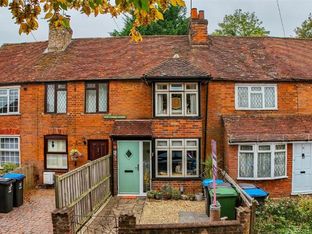 House for sale in Bennetts End, Pouchen End