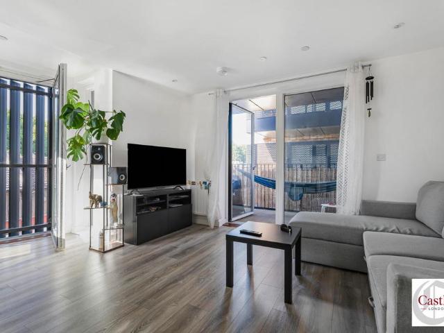 House for sale in Clapton, Greater London