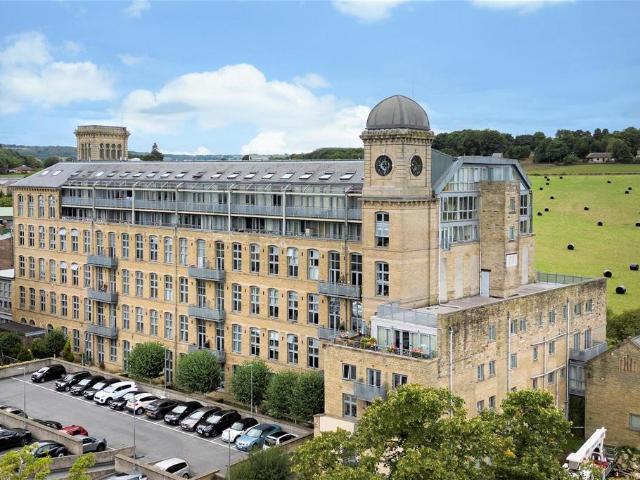 House for sale in Elland, West Yorkshire