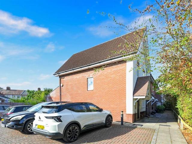 House for sale in Loxford, Greater London
