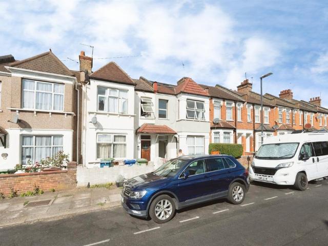 Flat for sale in London Borough of Harrow, Greater London