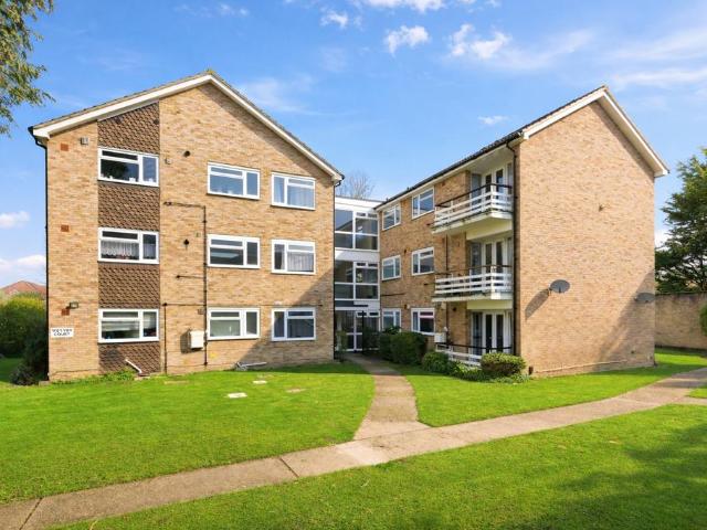 Flat for sale in St Albans, Five Acres