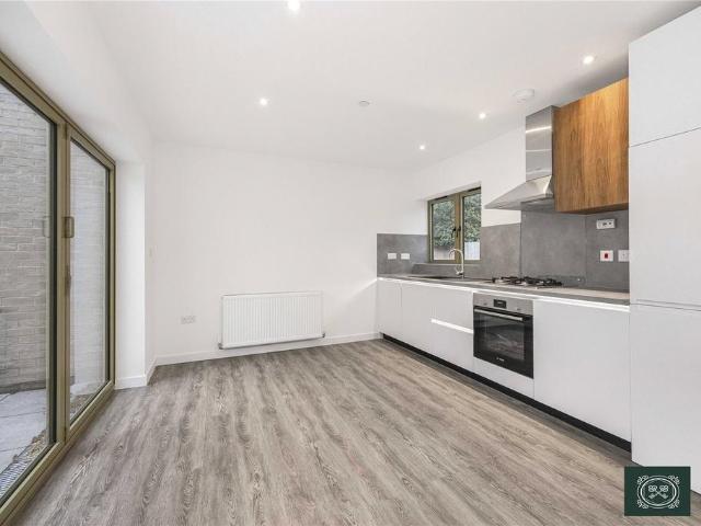 House for sale in Bowes, Greater London