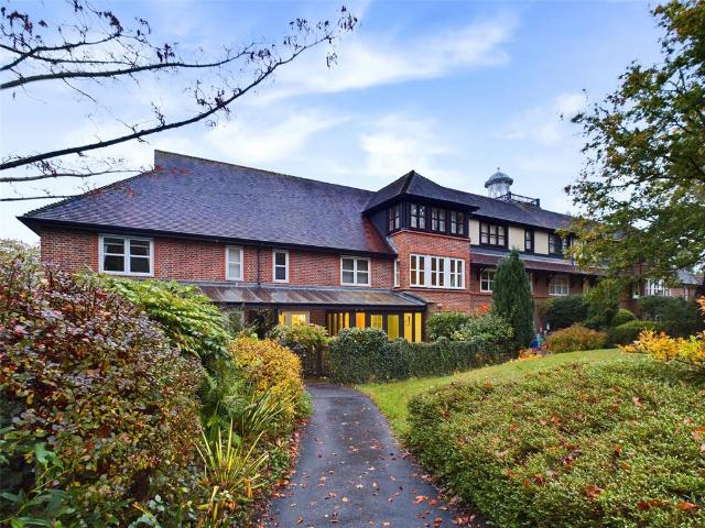 House for sale in Heol-las, Surrey