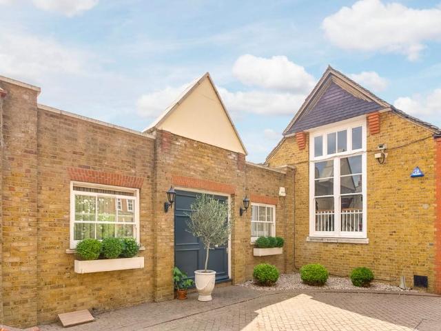 House for sale in Battersea, Greater London