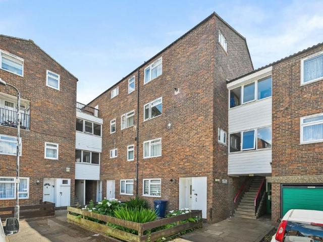 House for sale in London Borough of Ealing, Greenford
