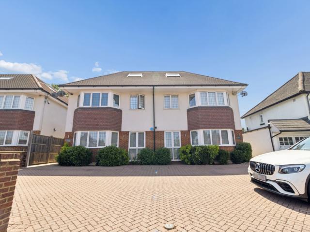 House for sale in Watford Heath, North Watford