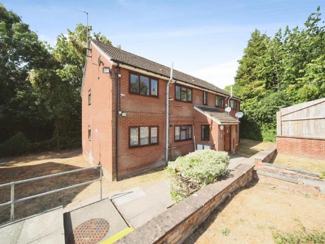 House for sale in Spring Park, Luton